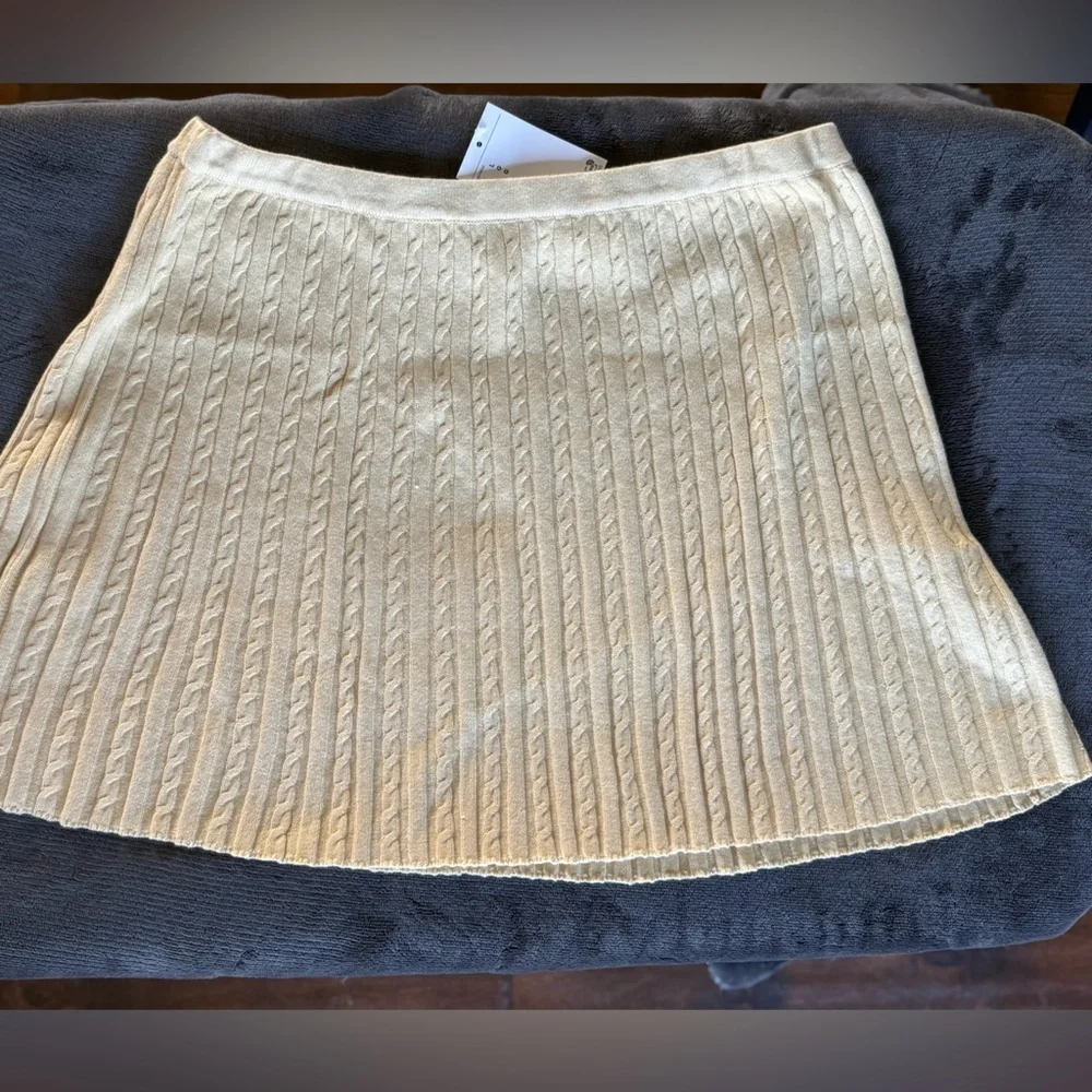 NWT- Light Yellow Cable Knit Gently Flared Skirt, Medium